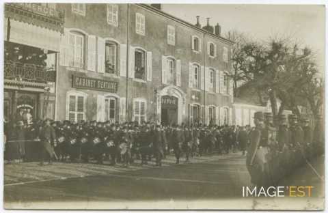 Défilé d'une fanfare militaire